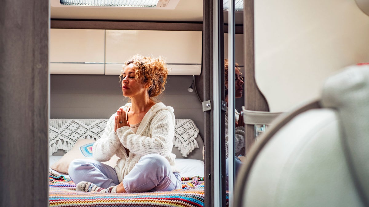 If You Practice Yoga in a Small Space, You Need to Know These 6 Tips